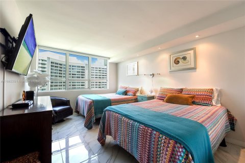 Condo in Miami Beach, Florida, 2 bedrooms  № 1370351 - photo 10