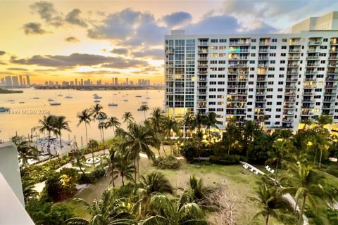 Condominio en alquiler en Miami Beach, Florida, 2 dormitorios, 99.31 m2 № 1370351 - foto 14