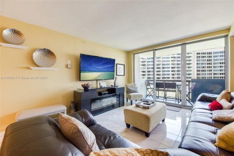 Condo in Miami Beach, Florida, 2 bedrooms  № 1370351 - photo 5