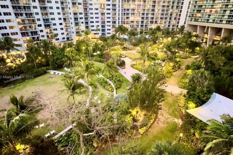 Condo in Miami Beach, Florida, 2 bedrooms  № 1370351 - photo 15