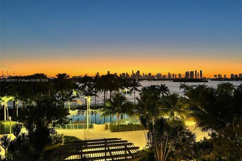 Condominio en alquiler en Miami Beach, Florida, 2 dormitorios, 99.31 m2 № 1370351 - foto 27