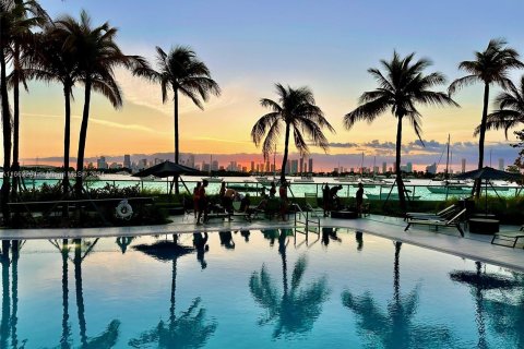 Condominio en alquiler en Miami Beach, Florida, 2 dormitorios, 99.31 m2 № 1370351 - foto 19