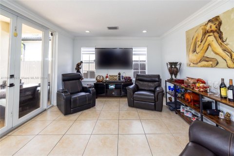 House in Miami, Florida 4 bedrooms, 282.79 sq.m. № 1370573 - photo 22