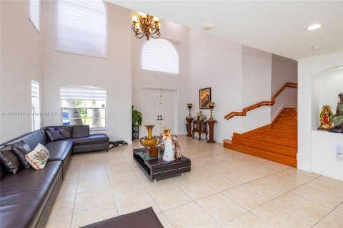 House in Miami, Florida 4 bedrooms, 282.79 sq.m. № 1370573 - photo 8