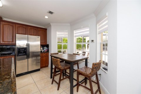 House in Miami, Florida 4 bedrooms, 282.79 sq.m. № 1370573 - photo 24