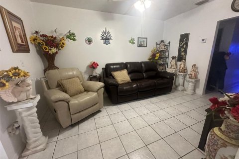 Immobilier commercial à vendre à Miami, Floride: 224.82 m2 № 1232120 - photo 3