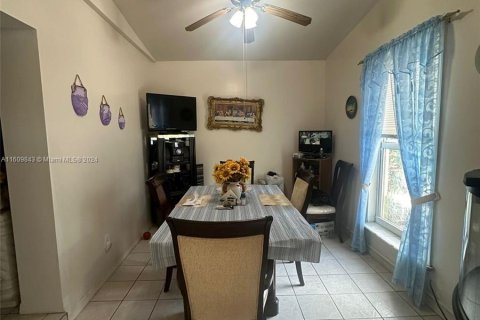 Immobilier commercial à vendre à Miami, Floride: 224.82 m2 № 1232120 - photo 6