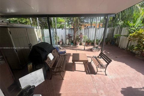 Immobilier commercial à vendre à Miami, Floride: 224.82 m2 № 1232120 - photo 16