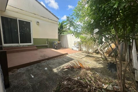 Commercial property in Miami, Florida 224.82 sq.m. № 1232120 - photo 22