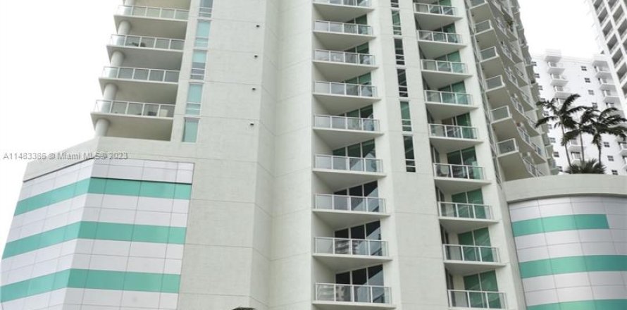 Condo in Miami, Florida, 2 bedrooms  № 827551