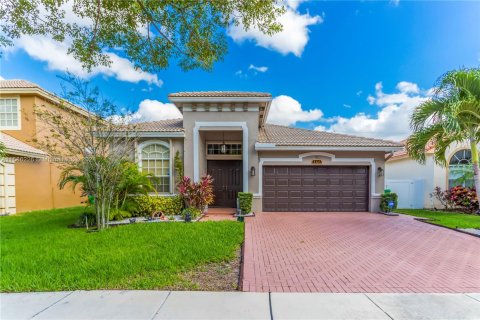 Casa en venta en Miramar, Florida, 4 dormitorios, 209.22 m2 № 1176380 - foto 1