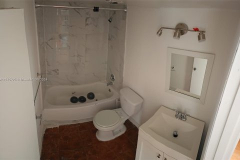 Condo in Miami, Florida, 2 bedrooms  № 1401223 - photo 4