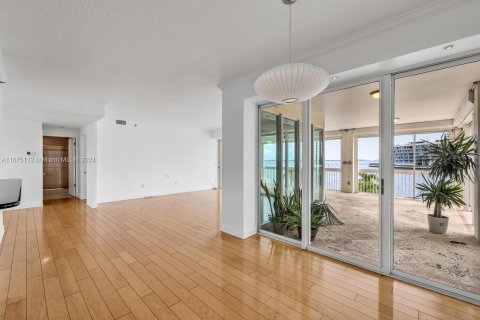 Condo in Miami, Florida, 2 bedrooms  № 1401280 - photo 10