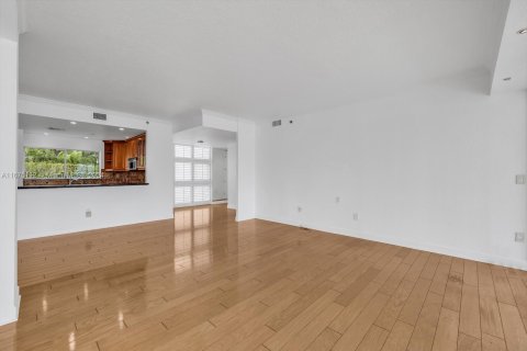 Condo in Miami, Florida, 2 bedrooms  № 1401280 - photo 11