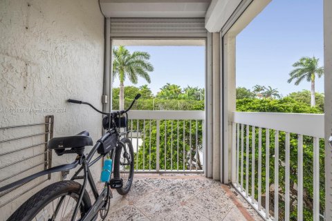 Condo in Miami, Florida, 2 bedrooms  № 1401280 - photo 15