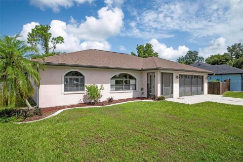 House in North Port, Florida 3 bedrooms, 143.35 sq.m. № 1267352 - photo 1