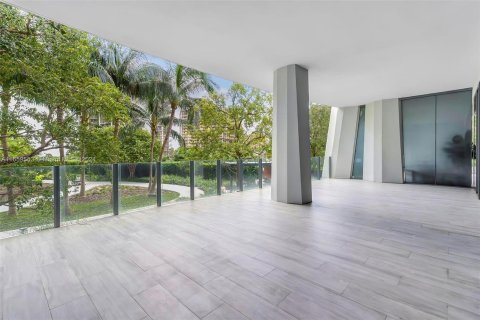 Condo in Miami, Florida, 2 bedrooms  № 1364827 - photo 8