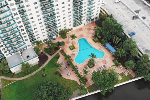 Condo in Sunny Isles Beach, Florida, 1 bedroom  № 1364849 - photo 28