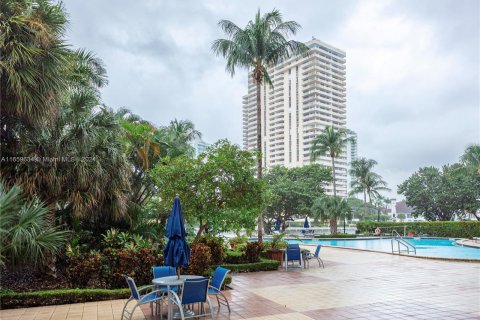 Condominio en venta en Sunny Isles Beach, Florida, 1 dormitorio, 92.9 m2 № 1364849 - foto 26