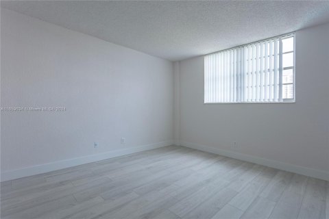 Copropriété à vendre à Sunny Isles Beach, Floride: 1 chambre, 92.9 m2 № 1364849 - photo 15