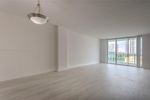 Condo in Sunny Isles Beach, Florida, 1 bedroom  № 1364849 - photo 11