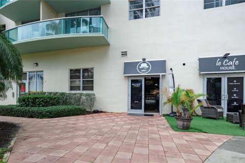 Condominio en venta en Sunny Isles Beach, Florida, 1 dormitorio, 92.9 m2 № 1364849 - foto 25