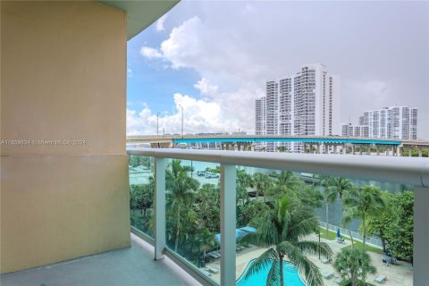 Condominio en venta en Sunny Isles Beach, Florida, 1 dormitorio, 92.9 m2 № 1364849 - foto 20