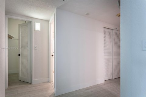 Condominio en venta en Sunny Isles Beach, Florida, 1 dormitorio, 92.9 m2 № 1364849 - foto 12