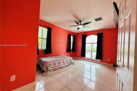 Casa en venta en Miami, Florida, 5 dormitorios, 244.52 m2 № 1311030 - foto 19