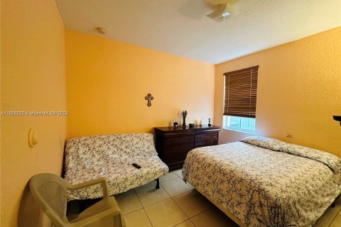 Casa en venta en Miami, Florida, 5 dormitorios, 244.52 m2 № 1311030 - foto 13