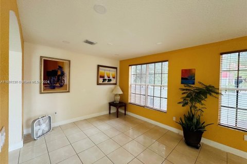 Casa en venta en Miami, Florida, 5 dormitorios, 244.52 m2 № 1311030 - foto 5