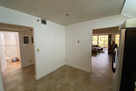 Copropriété à vendre à Surfside, Floride: 1 chambre, 111.48 m2 № 4673 - photo 6