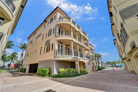 Condo in Lauderdale-by-the-Sea, Florida, 3 bedrooms  № 591887 - photo 4