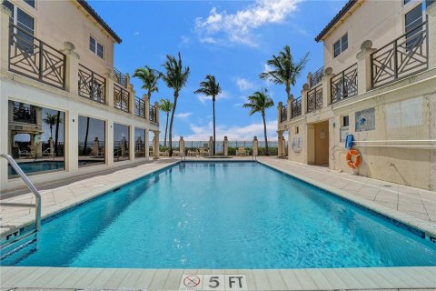 Condominio en venta en Lauderdale-by-the-Sea, Florida, 3 dormitorios, 307.88 m2 № 591887 - foto 2