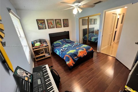 House in Tamarac, Florida 3 bedrooms, 156.45 sq.m. № 737686 - photo 20