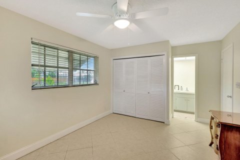 House in Lake Worth, Florida 2 bedrooms, 147.71 sq.m. № 1228824 - photo 16