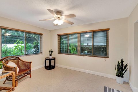 House in Lake Worth, Florida 2 bedrooms, 147.71 sq.m. № 1228824 - photo 27