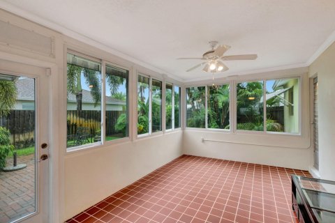 House in Lake Worth, Florida 2 bedrooms, 147.71 sq.m. № 1228824 - photo 24