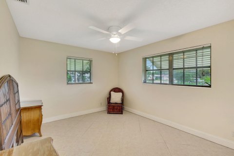 House in Lake Worth, Florida 2 bedrooms, 147.71 sq.m. № 1228824 - photo 17