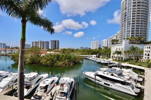 Condominio en venta en Aventura, Florida, 3 dormitorios, 241.08 m2 № 1153714 - foto 11