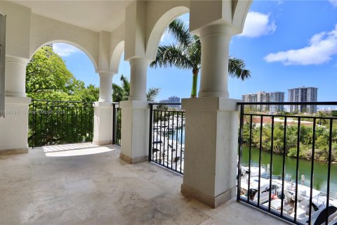 Copropriété à vendre à Aventura, Floride: 3 chambres, 241.08 m2 № 1153714 - photo 12