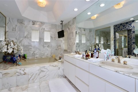 Condo in Aventura, Florida, 3 bedrooms  № 1153714 - photo 25