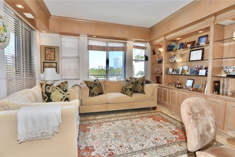 Copropriété à vendre à Aventura, Floride: 3 chambres, 241.08 m2 № 1153714 - photo 16