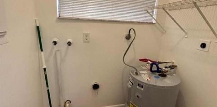 Таунхаус в Лодерхилл, Флорида 8 комнат, 130.99м2 № 923345