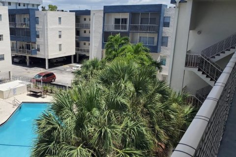 Купить коммерческую недвижимость в Норт-Майами-Бич, Флорида № 361477 - фото 2