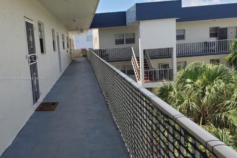 Купить коммерческую недвижимость в Норт-Майами-Бич, Флорида № 361477 - фото 5