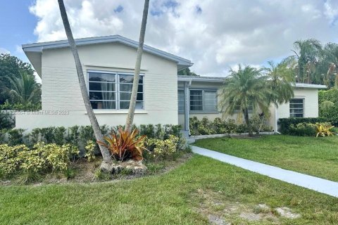 Casa en venta en Miami, Florida, 4 dormitorios, 131.55 m2 № 676593 - foto 2