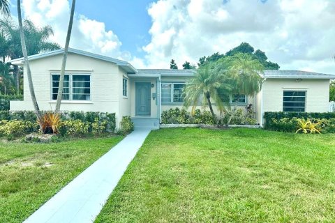 Casa en venta en Miami, Florida, 4 dormitorios, 131.55 m2 № 676593 - foto 1