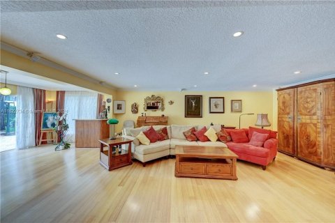 Villa ou maison à vendre à Pompano Beach, Floride: 4 chambres, 372.17 m2 № 1269591 - photo 13