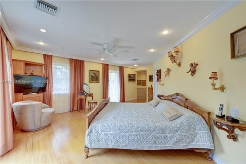 House in Pompano Beach, Florida 4 bedrooms, 372.17 sq.m. № 1269591 - photo 20